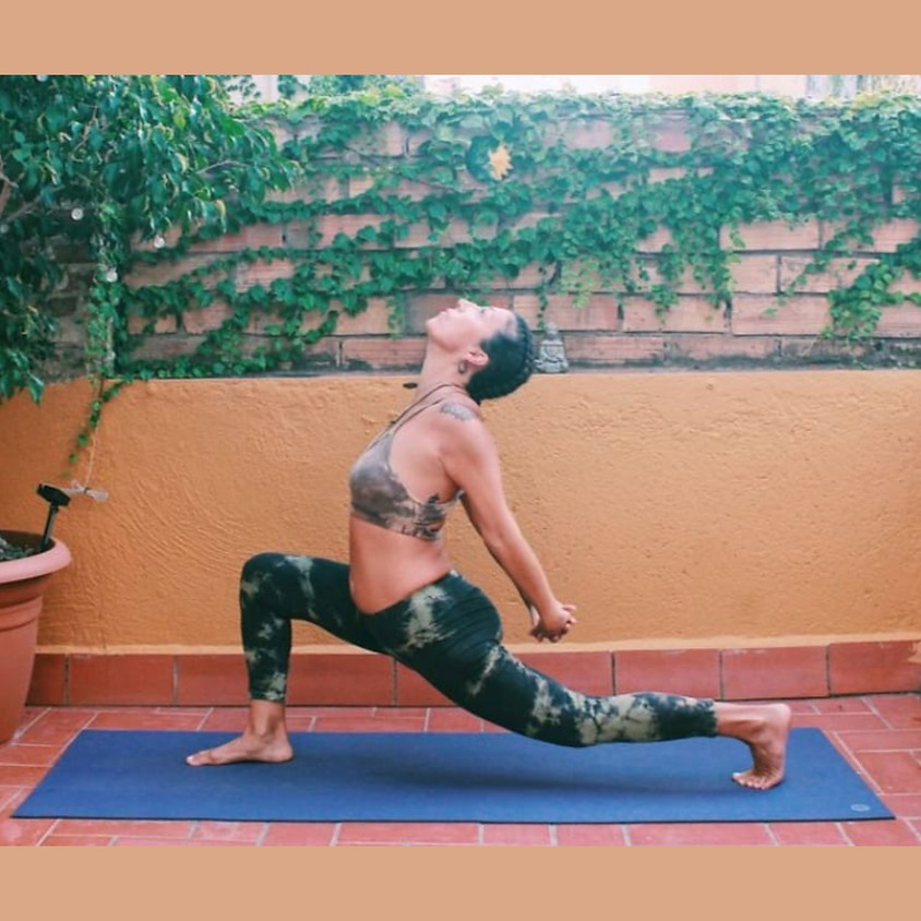 Pratica Power Vinyasa Yoga con Adriana - Per Tutti i Livelli