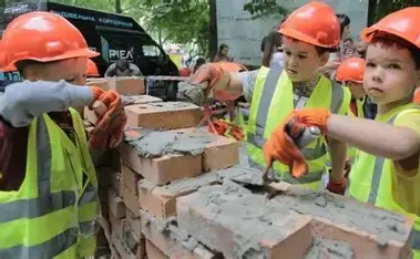 Чи можна прийняти на роботу неповнолітнього працівника на повну ставку (робочі години відповідно до віку), якщо він є школярем або студентом?