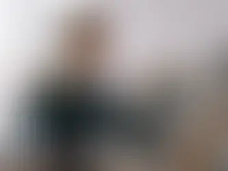 Чи утримується компенсація за щорічну відпустку у разі поновлення судом працівника на роботі?