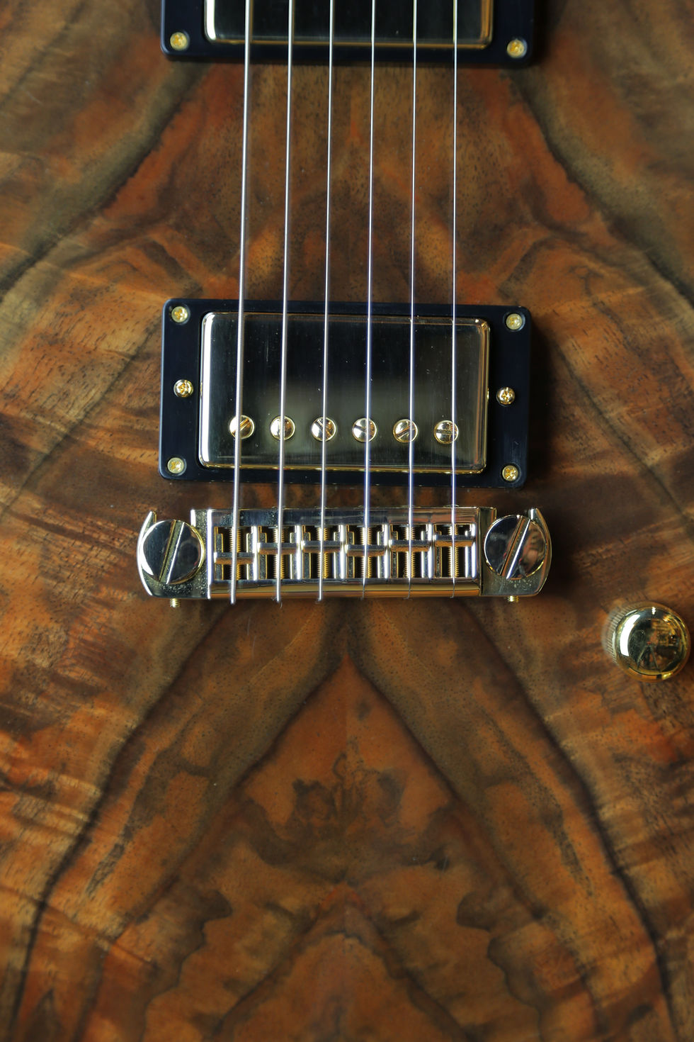 Miniature : Giffin T Deluxe Claro Walnut 2018