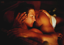 Valerie-and-Gotscho-Embracing-Paris-By-N
