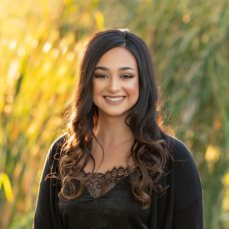 savannah headshot.jpg
