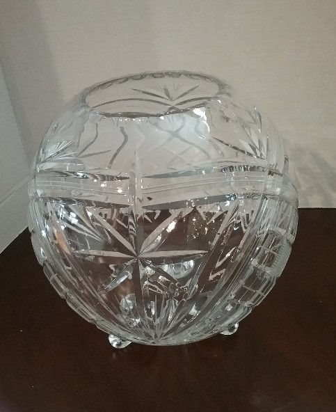 Thumbnail: GB1185 Crystal Footed Rose Bowl