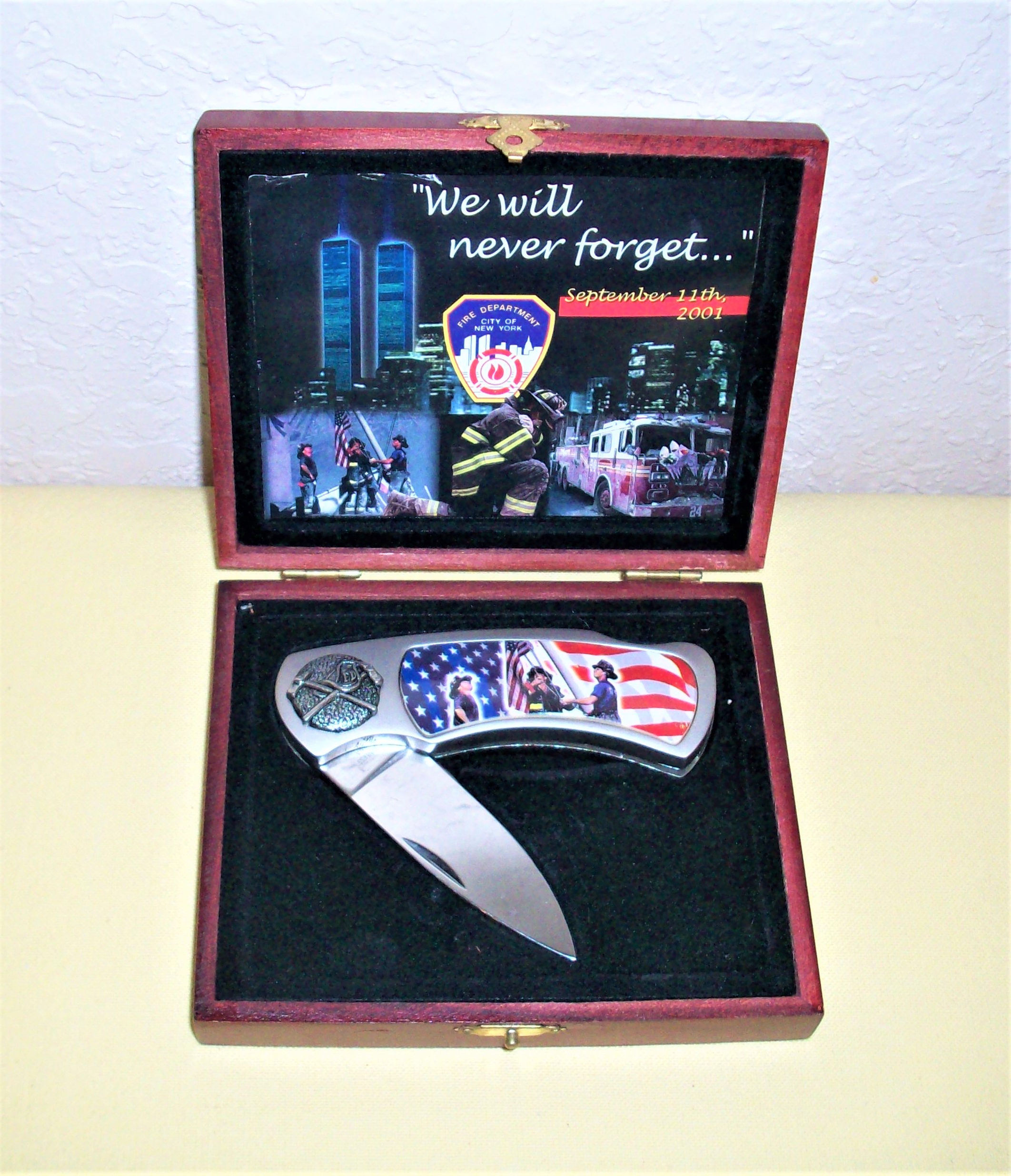 DU1330 Commemorative 9/11/01 Pocket Knife