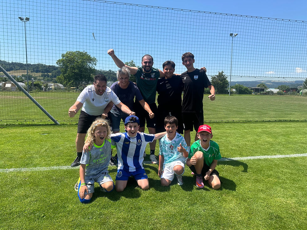 Jubel bei Team Portugal: Die Mannschaft sicherte sich den Titel der vereinsinternen Mini-Weltmeisterschaft.
