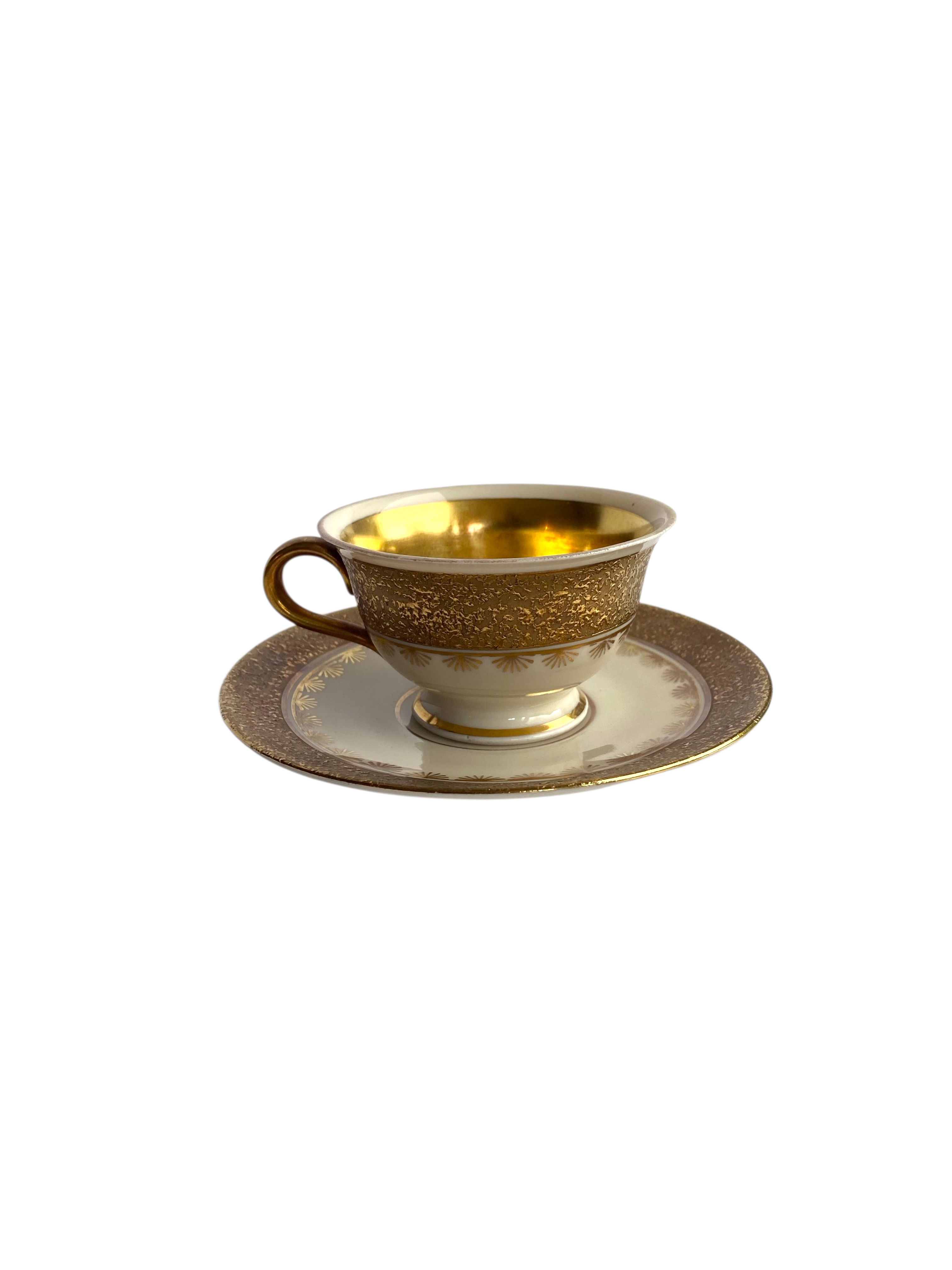 Tasse mit Unterteller gold antik