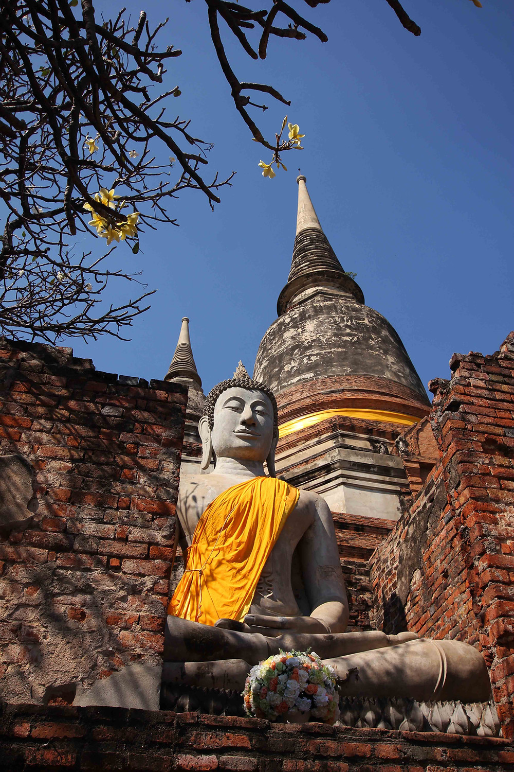 buddha-statue-ayutthaya-temple-ruins-thailand