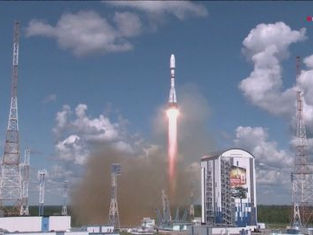 El momento en que Rusia lanza un satélite iraní al espacio