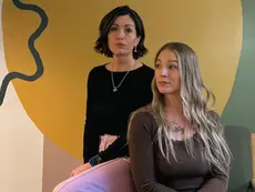 "¿Qué hemos hecho?": la búsqueda de respuestas de dos hermanas sobre la muerte de su madre condujo a un doloroso arresto