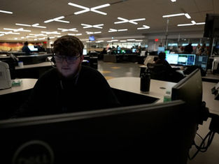 Así es el centro de llamadas del 911 que gestiona las pistas sobre Nancy Guthrie