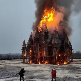 Con la quema de un molino, miles de personas celebraron el fin del invierno en Rusia