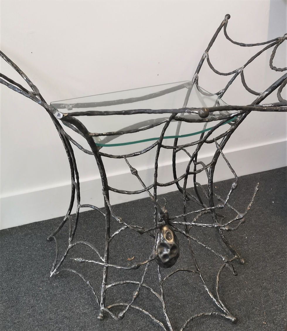 Thumbnail: Table with spider net design