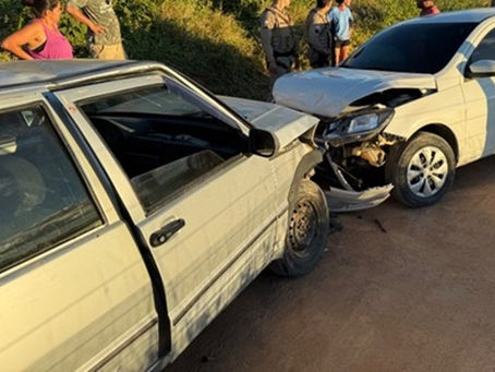 Motorista provoca colisão frontal e deixa dois feridos na zona rural de Guanambi.