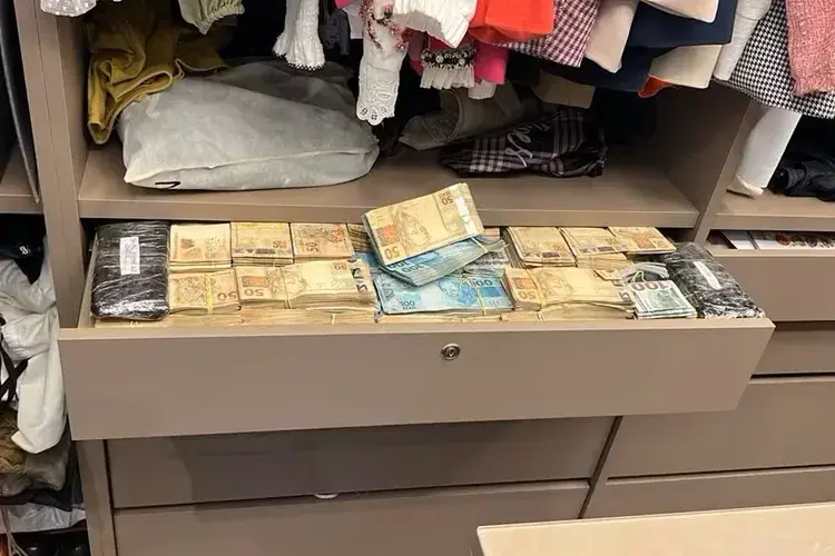 Polícia Federal Apreende R$ 3,2 Milhões na Casa de Ex-Prefeito de Paratinga.