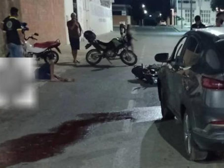 Motoboy sofreu fratura exposta ao colidir contra carro em Guanambi.