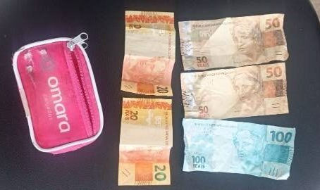 PM Prende Suspeito de Furtar Bolsa de Idosa Próximo à Feira em Guanambi.