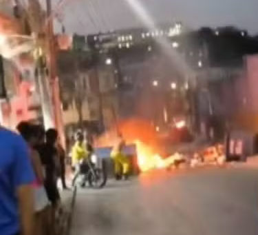 Mulher morre após cair de micro-ônibus e ser atropelada em Salvador.