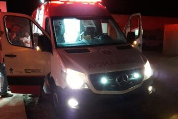 Homem é atropelado por carro e moto na BR-122 em Caetité.