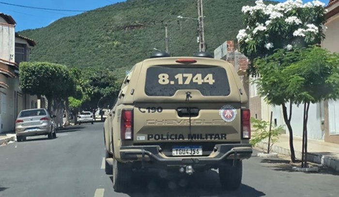 Homem foge após ser flagrado observando residência em Palmas de Monte Alto