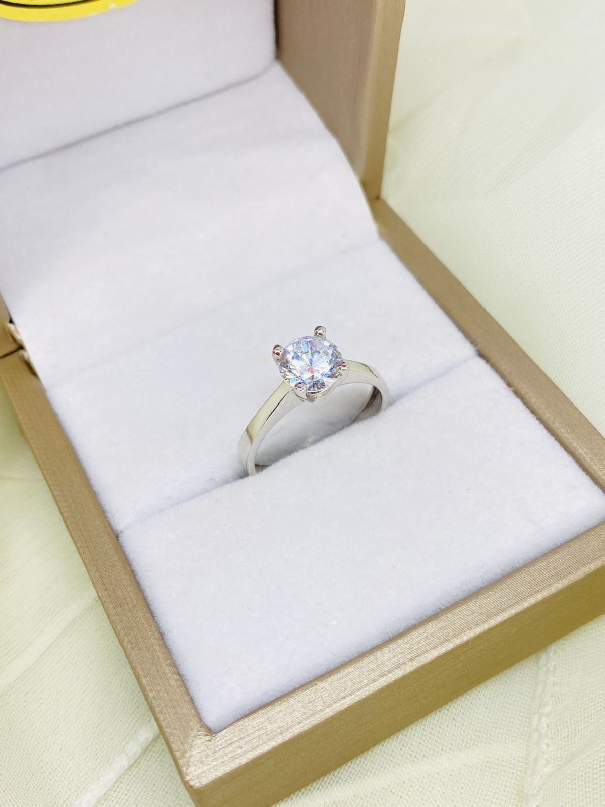 Anillo de Oro Blanco con Zirconio