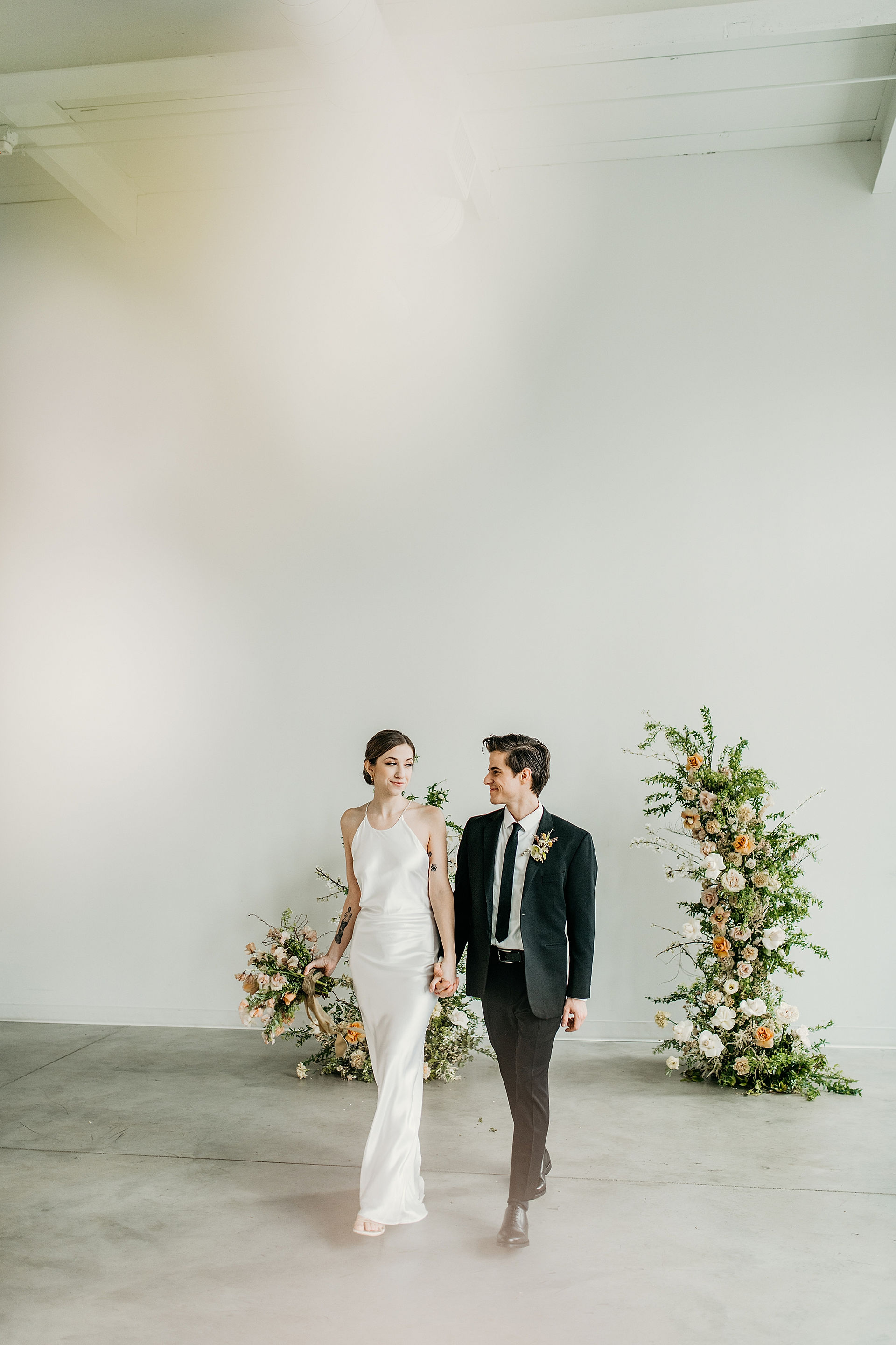 classic wedding poses