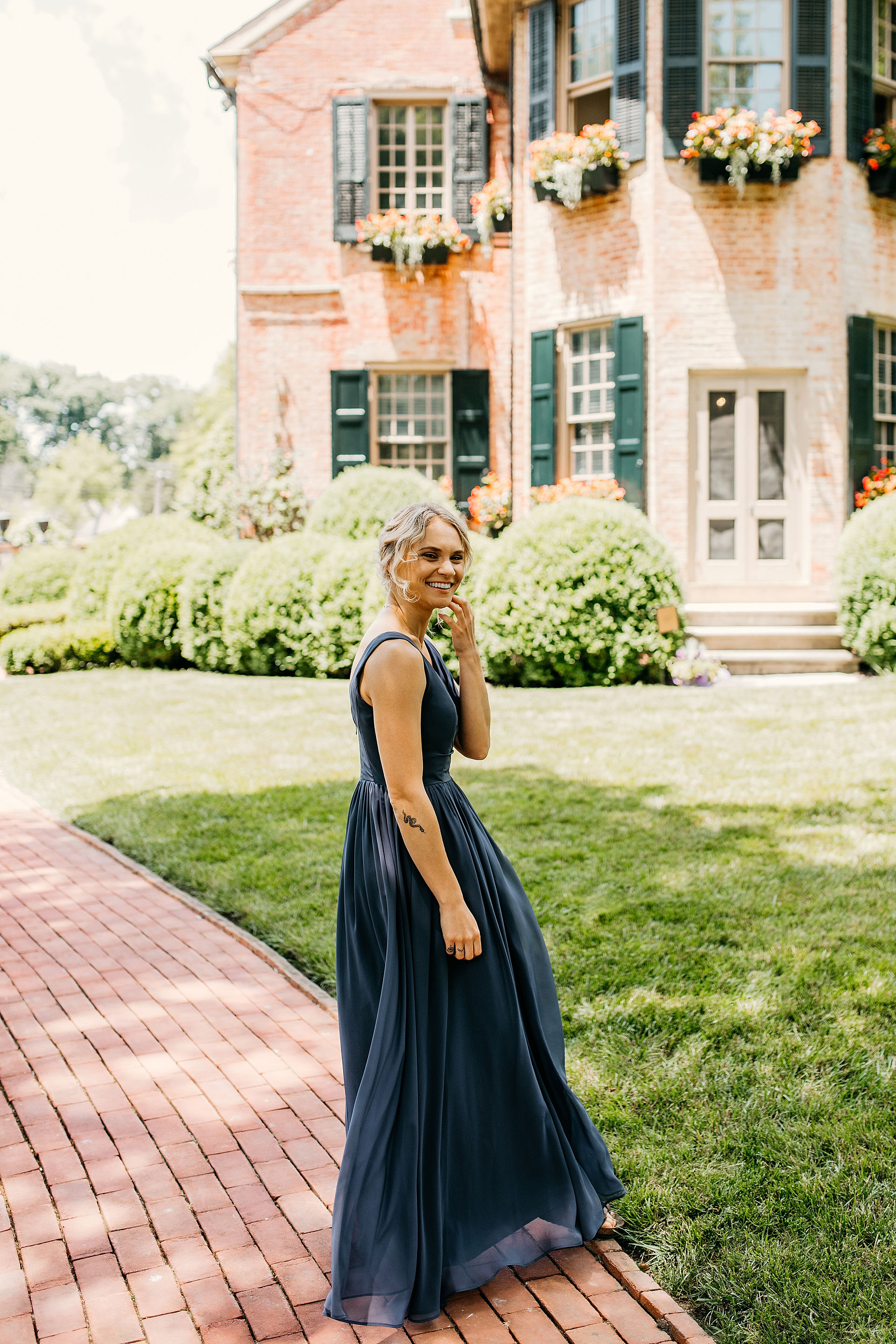 Single Bridesmaid Pose 