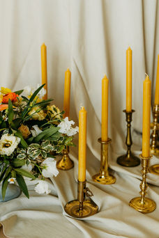 candles and florals at the foot of wedding head table