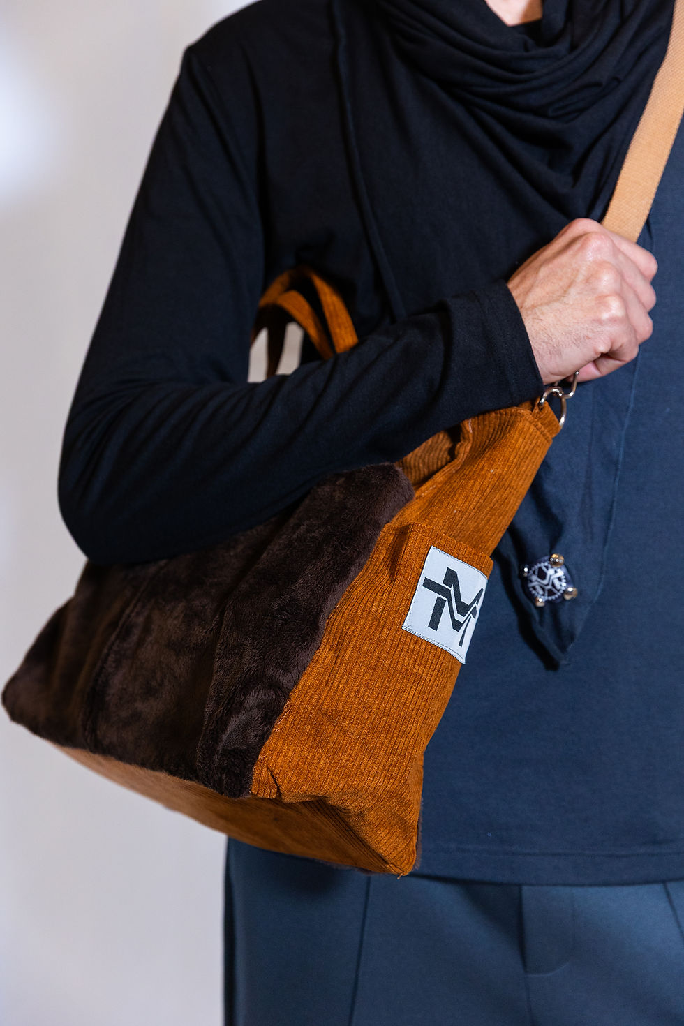 Thumbnail: MV SUEDE AND ECO-FUR BAG