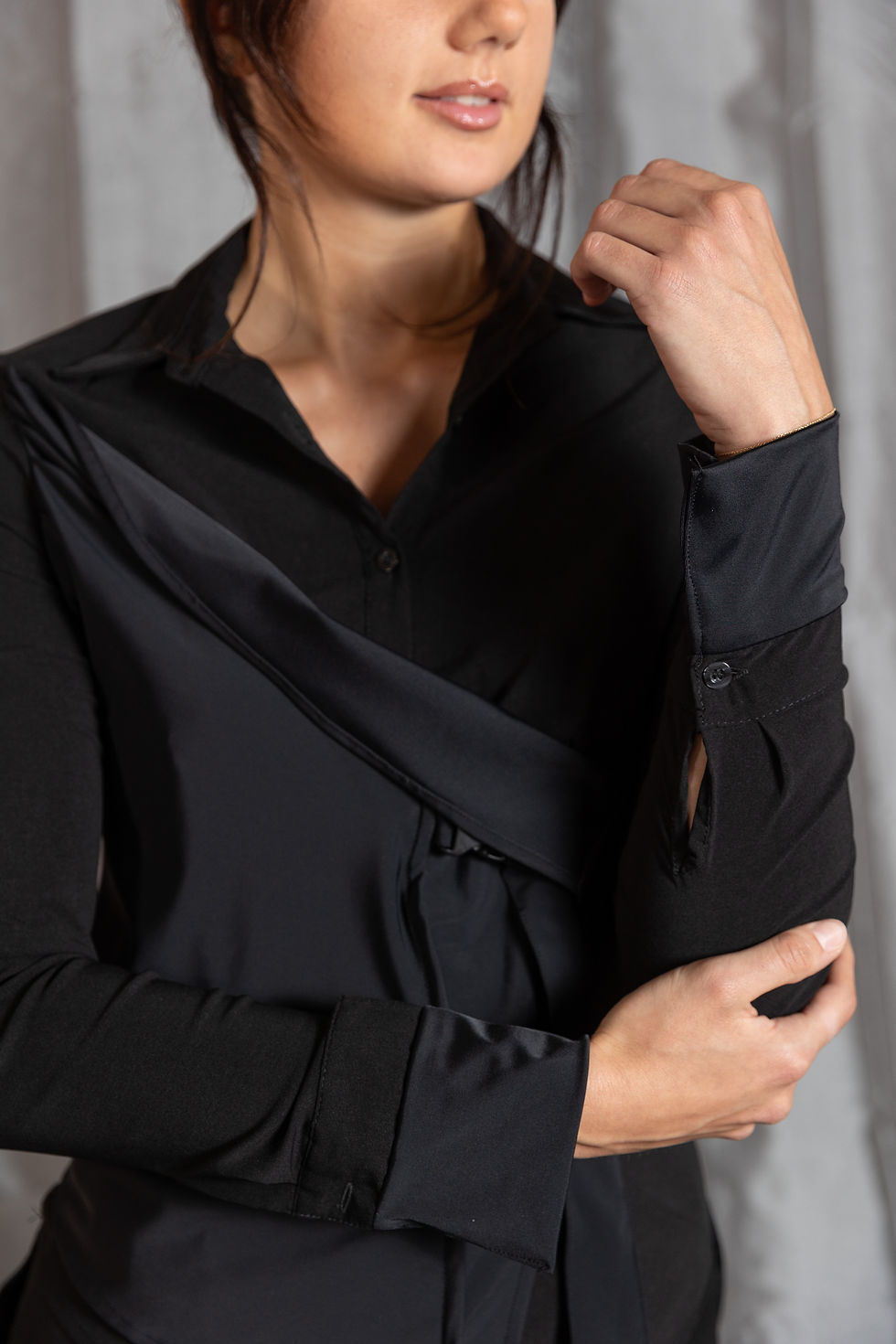 Thumbnail: MV WOMEN'S SHIRT WITH HOOK