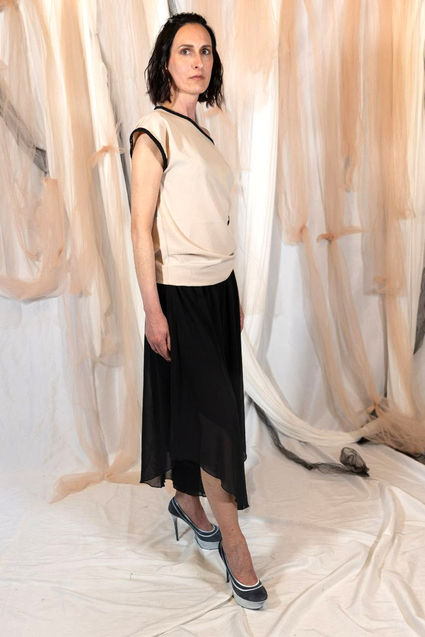 Thumbnail: BLUSA MV ASIMMETRICA CON PIZZO