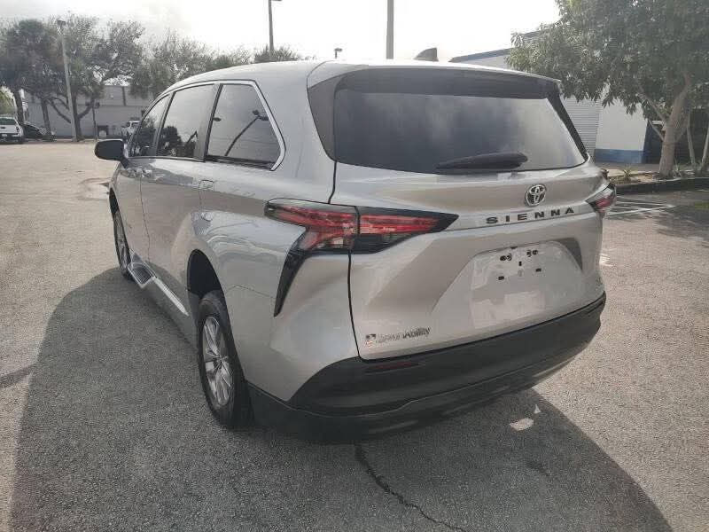 Thumbnail: 2022 Toyota Sienna XLE 7-Passenger