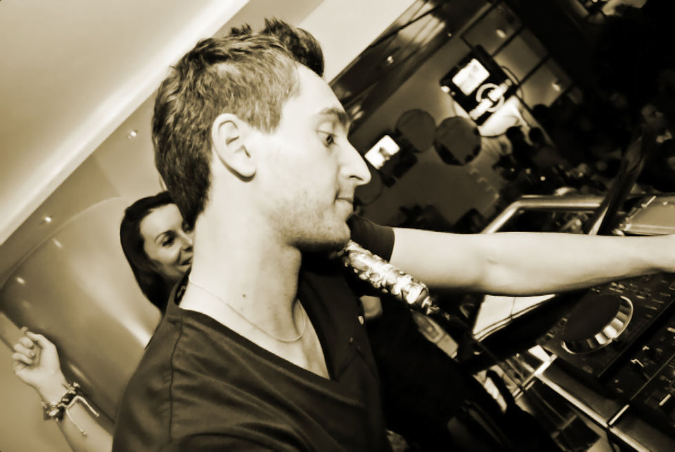Italian DJ and producer INVE performing at iBar in Italy, Black and White image with beige tinge.