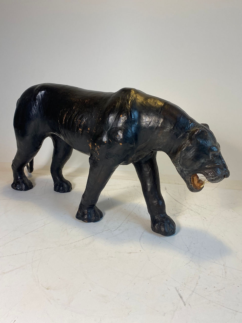 Thumbnail: XXL Leder Panther schwarz 70er Liberty of London Hocker Deko Tier 