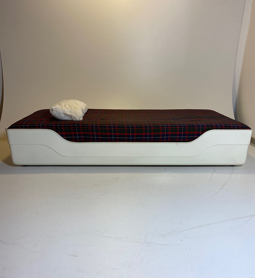 Thumbnail: Spaceage Daybed Sofa weiss Fiberglas 70er Roche Bobois von Marc Berthier