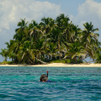 Man snorkeling in turquoise waters in beautiful San Blas islands.