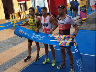 El triatleta Pedro Andújar realiza una gran actuación en el triatlón olímpico Oliva la Degana