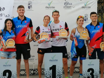 Nieves Navarro y Daniel Plá, ganadores del XII Triatlón Marina de las Salinas