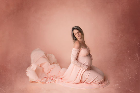 femme enceinte séance grossesse sous vêtements clair obscur ardèche Drôme Montélimar shooting photo photographe grossesse nouveau né naissance famille enfant