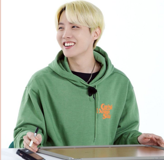 Thumbnail: CAVISH DESIGN SELLER LOGO HOODIE (Renjun , Jhope's Pick)