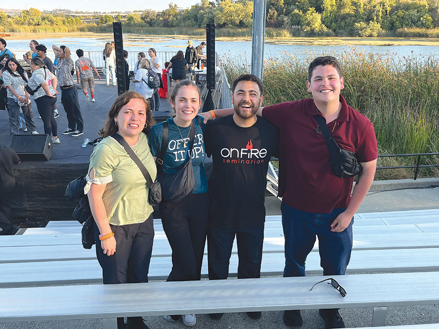 De izquierda a derecha, los hermanos Partida: María de Jesús, Fátima Lourdes, Humberto,(seminarista ) y Roberto. (ICR foto/Cortesía de Fátima Partida)