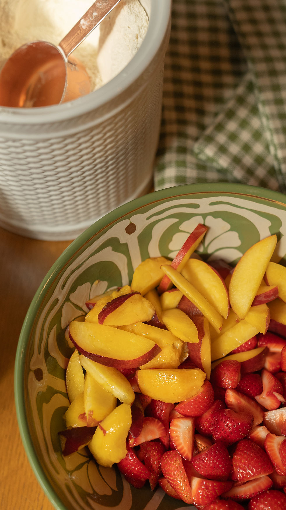 peaches and strawberries in a bowl