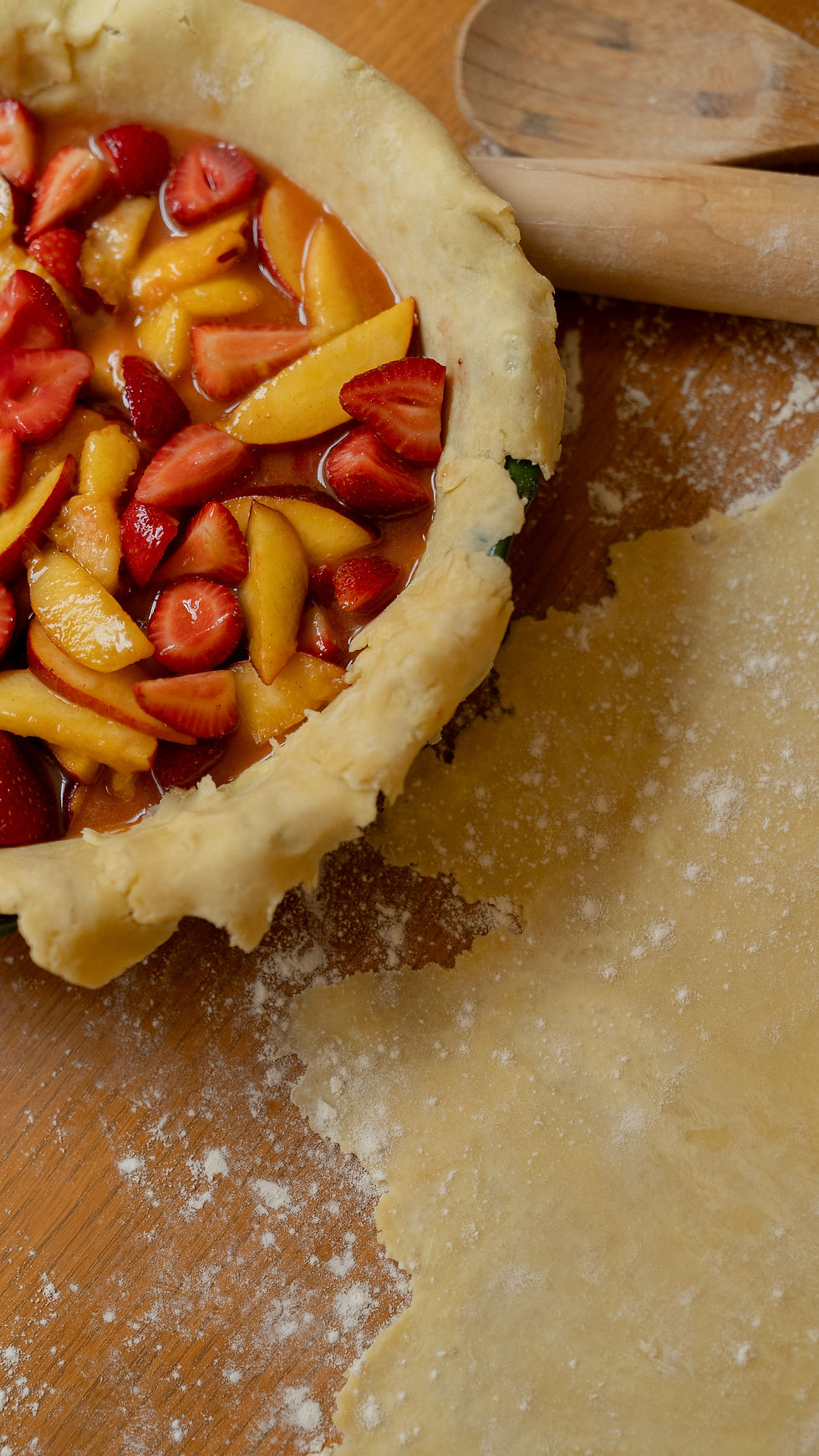 peach and strawberry pie and pie dough