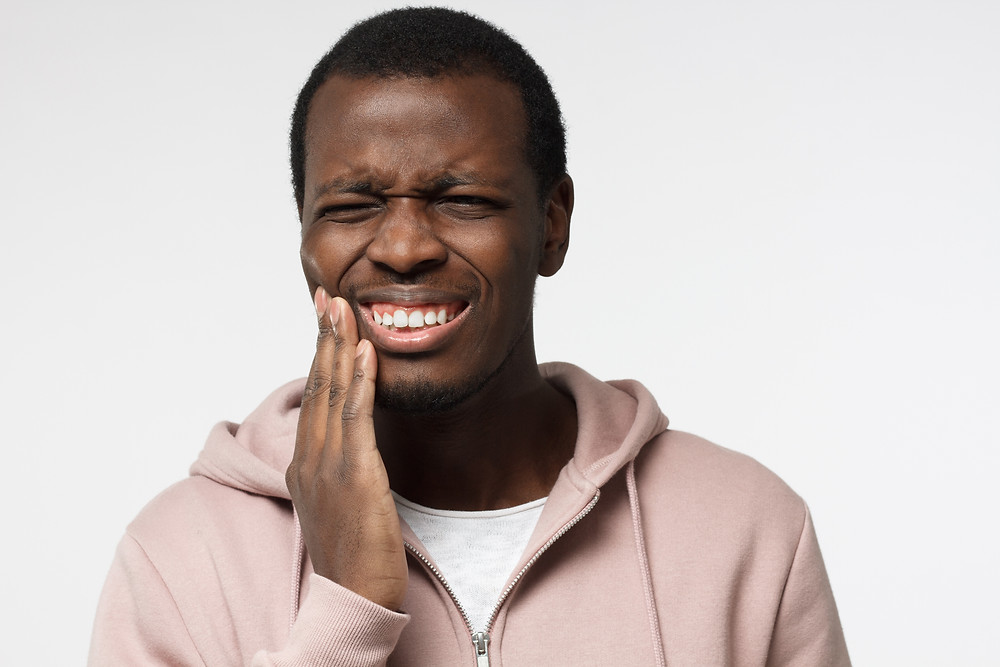 Signs of a broken filling include sharp pains