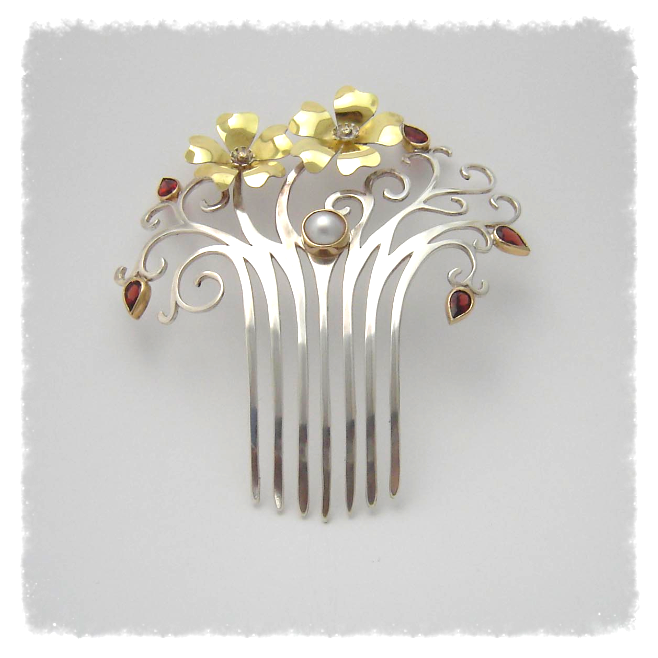 Art Nouveau style Haircomb