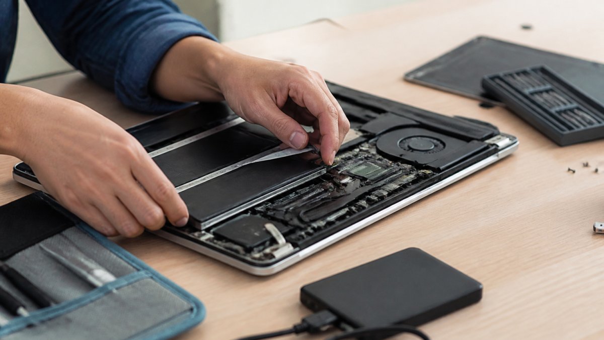 Protecting Customer Data During Hardware Repairs: 7 Steps
