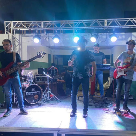 Iran Felipe colocou o público para dançar no Baile dos Veteranos da Mangueirinha