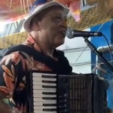 Sabino do Acordeon cantou na Orla Balneário de Jurema