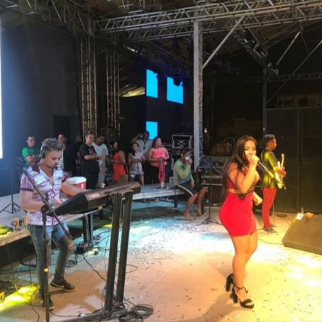 Raquelly Moraes badalou o Stadium Boliche