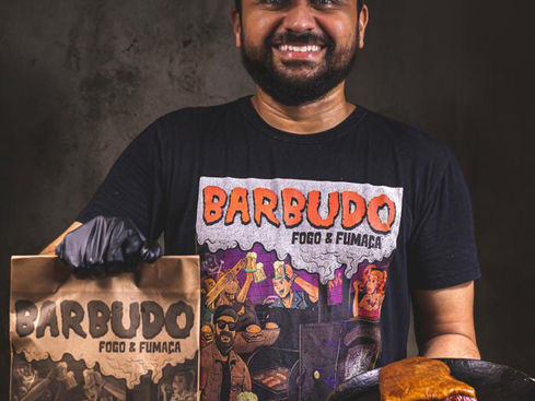 Barbudo Fogo e Fumaça: a autenticidade de Marcus Lemos entre brasas, fumaça e tradição