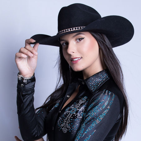 Ana Castela, destaque no sertanejo fará grande noite no Villa Country